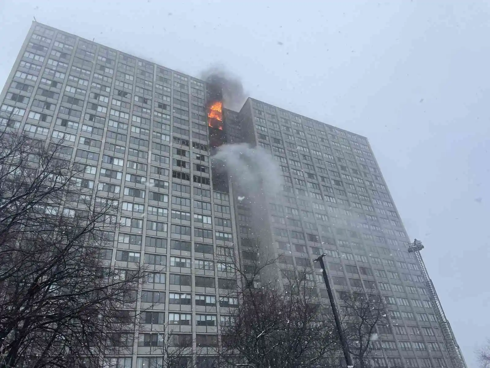 ABD'de 25 katlı binada yangın: 1 ölü, 8 yaralı
, CHICAGO haberleri