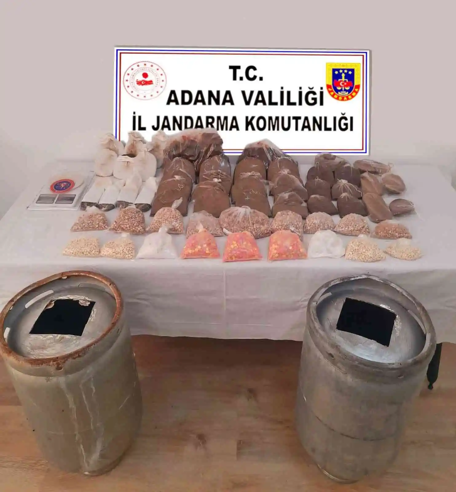 Adana’da 28 bin 286 adet uyuşturucu hap ele geçirildi
