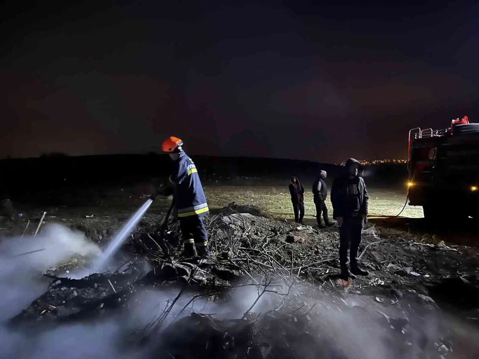 Bolu'da çıkan çöp yangınına erken müdahale faciayı önledi
, BOLU haberleri