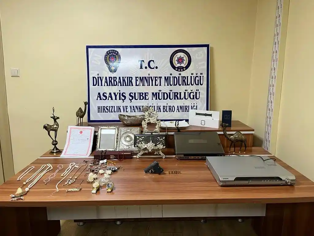 Diyarbakır'da 'Villa Çetesi' evde bıraktıkları barkod ile çözüldü: 5 gözaltı
, DİYARBAKIR haberleri