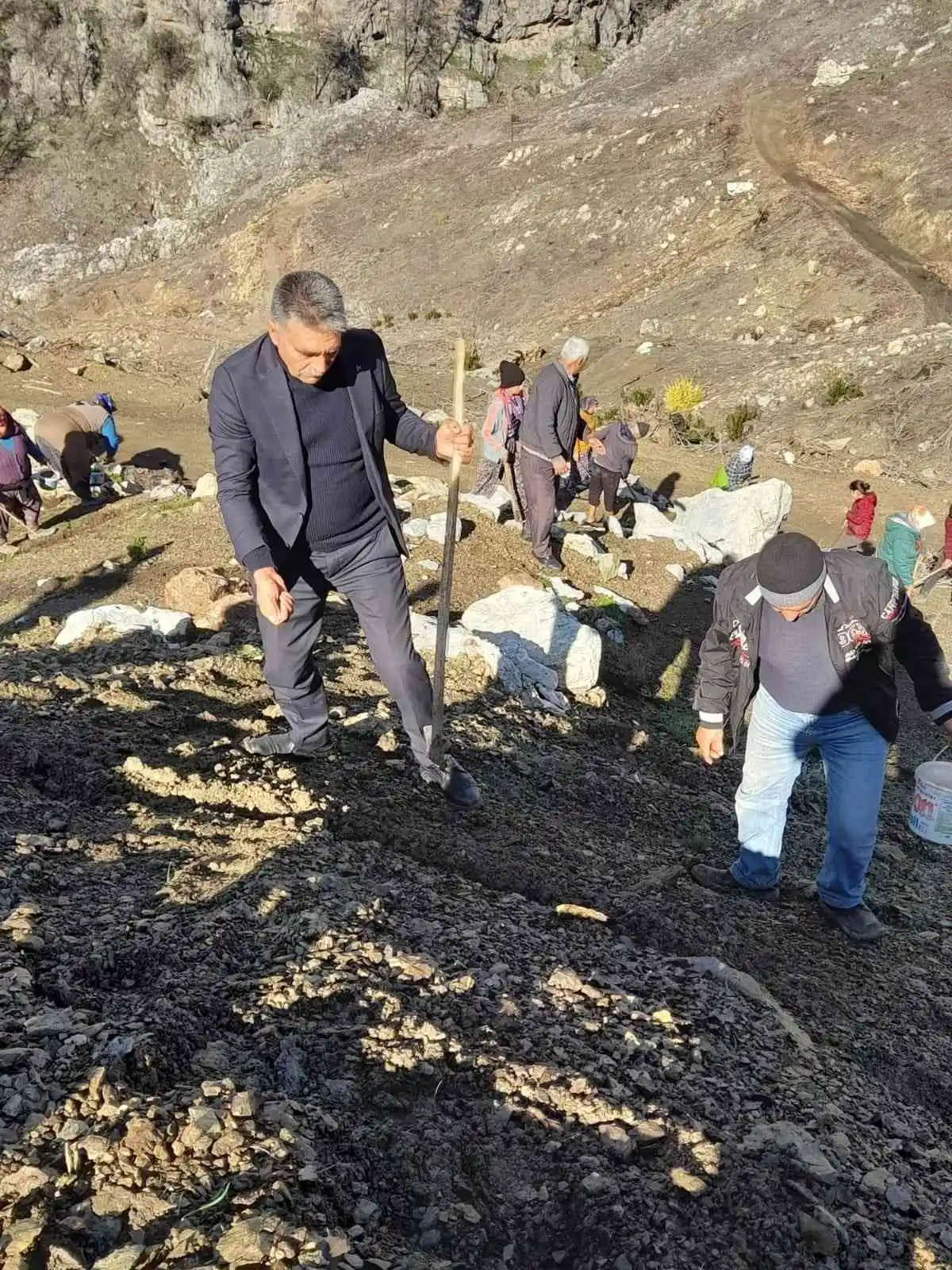 MHP Köyceğiz İlçe Teşkilatı Kızılçam Tohumu ekim faaliyetine katıldı
