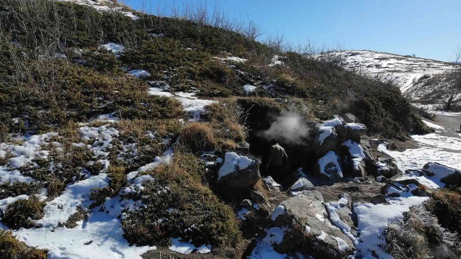 Nemrut'un yazın kuruyan "Buhar Bacaları" kışın yeniden aktifleşti
, BİTLİS haberleri