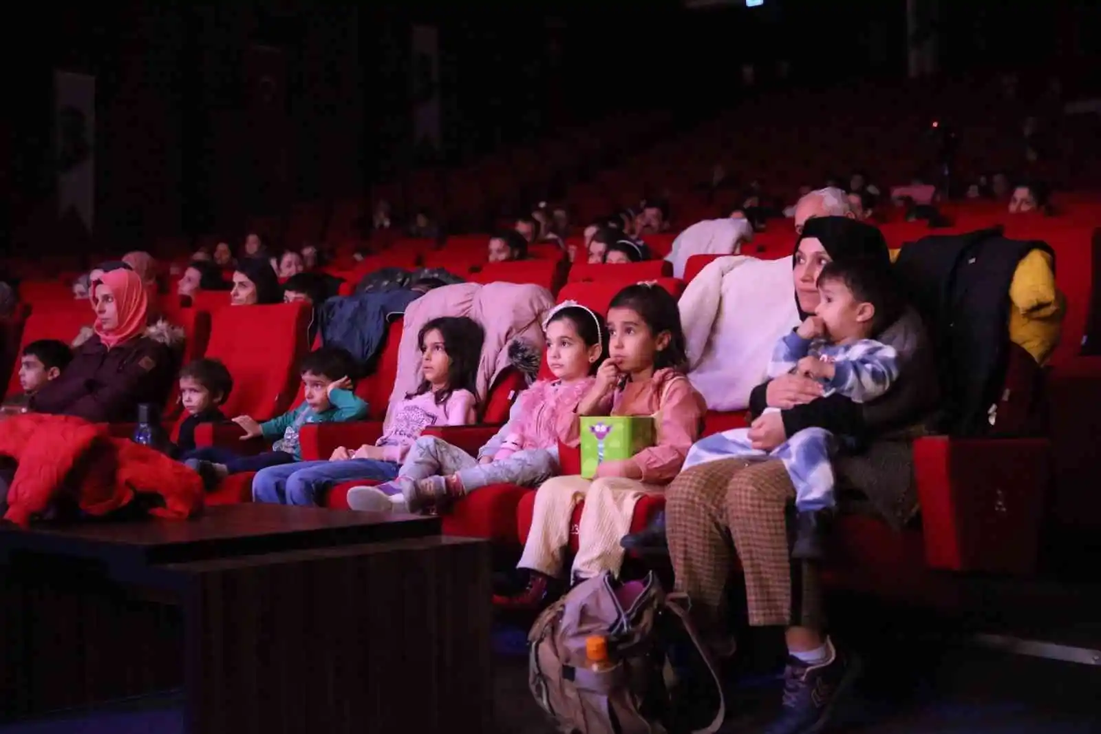 Yarıyıl tatilinde çocuklar Merkezefendi’de tiyatro ile eğleniyor
