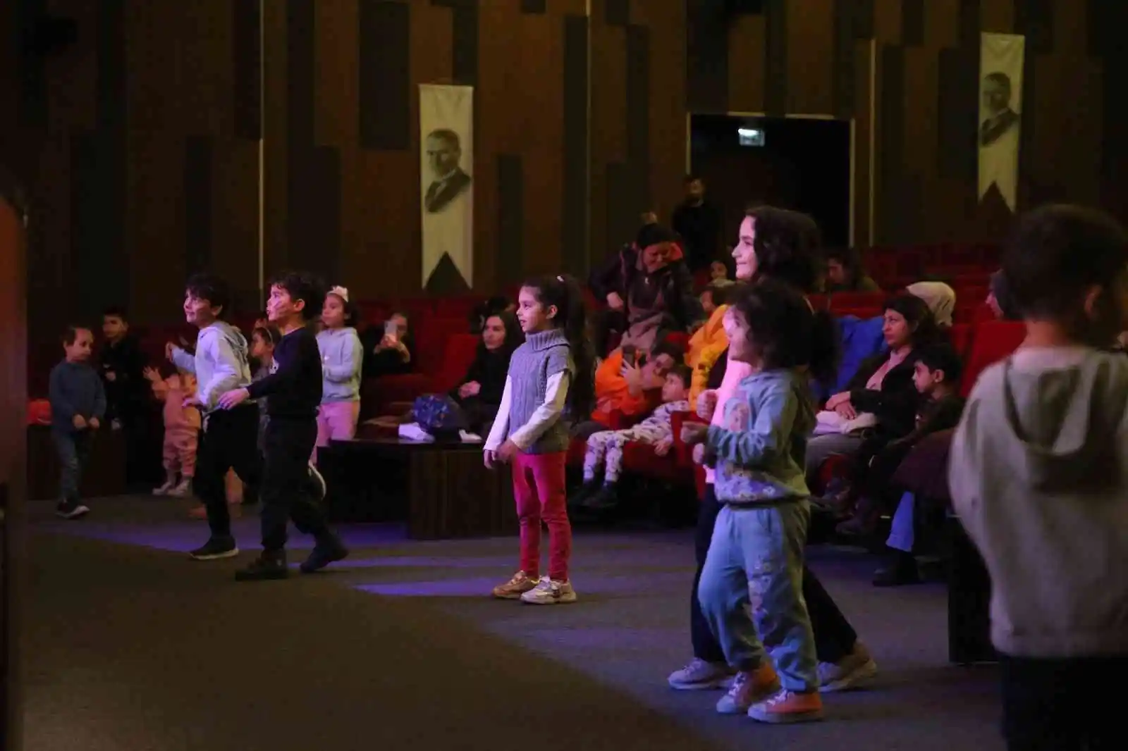 Yarıyıl tatilinde çocuklar Merkezefendi’de tiyatro ile eğleniyor
