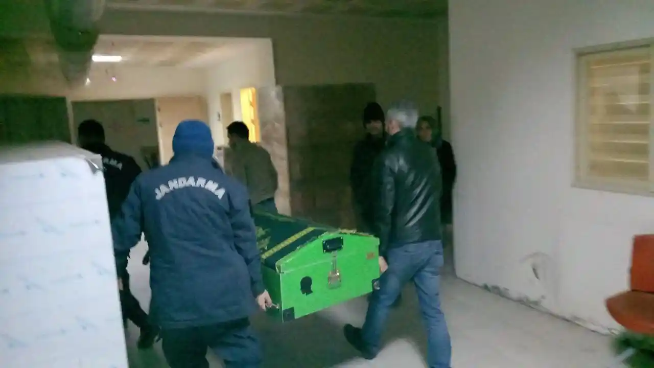Yangında hayatını kaybeden vatandaşın cenazesi Kozan Devlet Hastanesi morguna getirildi
, ADANA haberleri