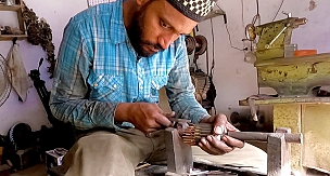 Bu Adamın Armatürü Geri Sarmanın Zor İşini Nasıl Yapmış Olduğu Düşündürücü, It's Mindblowing How This Man Has Done The Difficult Work of Armature Rewinding